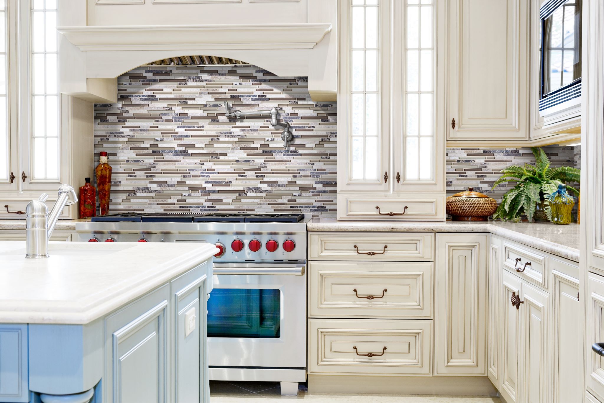 Bliss Cabernet Glass Stone Linear Blend | Demolive
