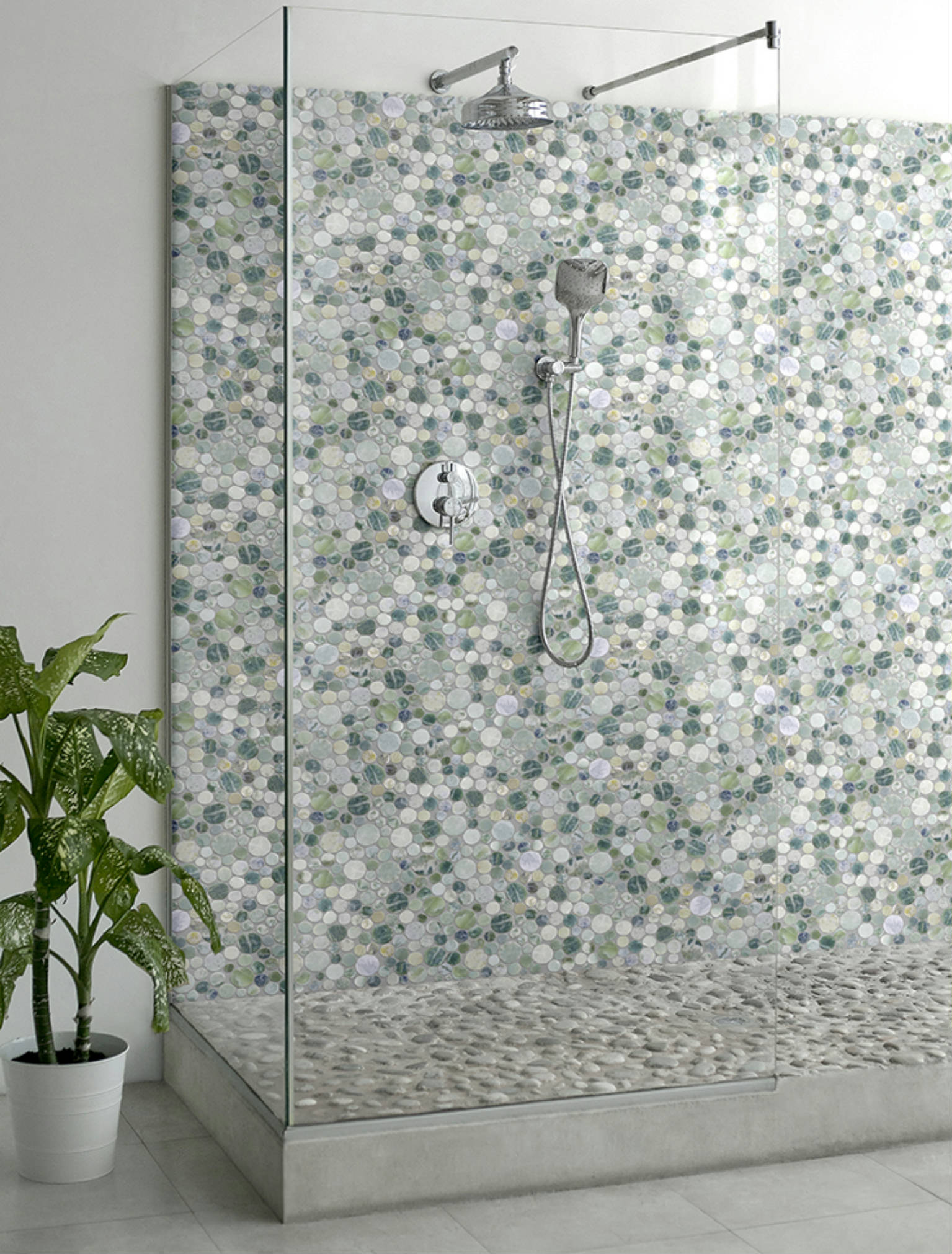 Crystal Green Semi‐Precious Stone Round Interlocking Mosaic | Demolive