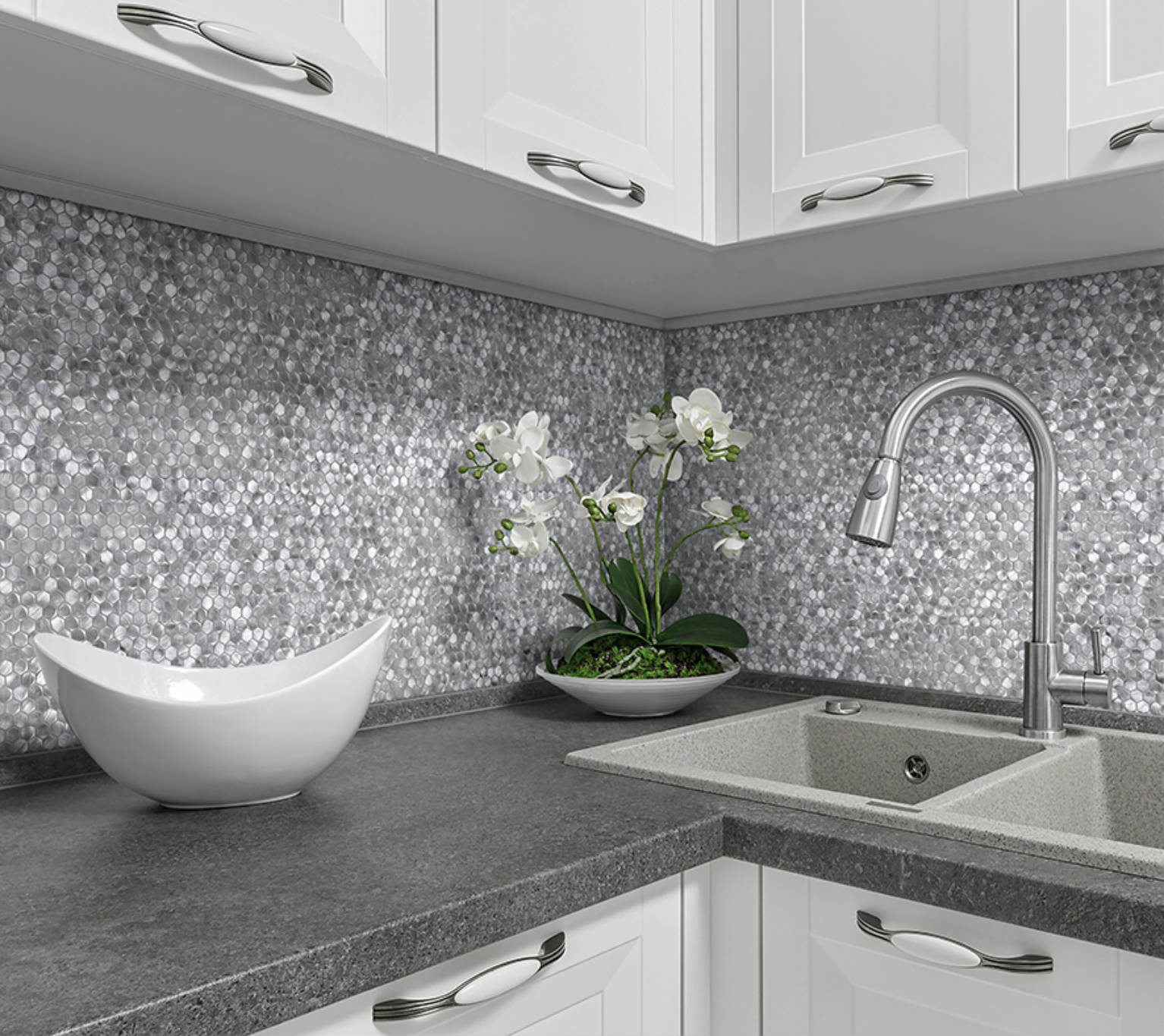 Medium Hexagon Silver Aluminum Mosaic  | Demolive