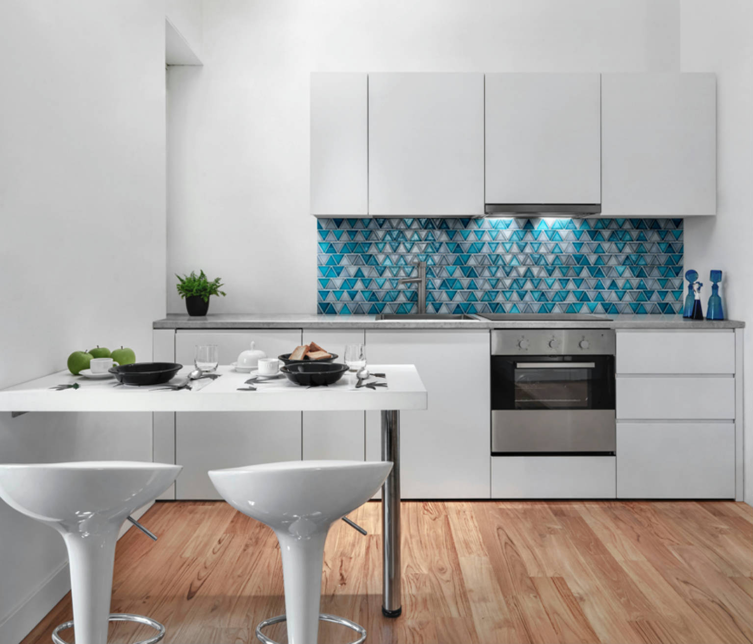 Triangular Glazed Ceramic | Demolive